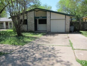 Building Photo - 2313 Rockridge Dr