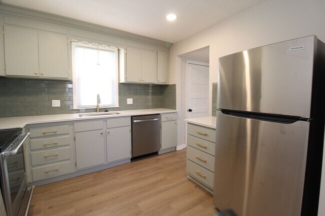 Foto del edificio - 2 Bedroom 1.5 Bath Home In Strawberry Hill