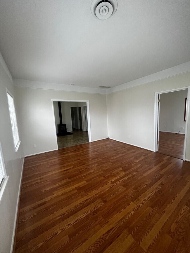 Foto del edificio - **OFFERING $100 MOVE IN CREDIT**Cute 2 Bed...