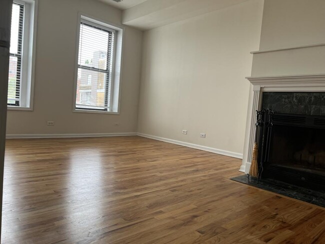 Building Photo - 3 bedroom in Chicago IL 60622