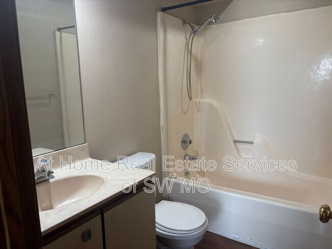 Foto del edificio - 2850 S Rogers Ave