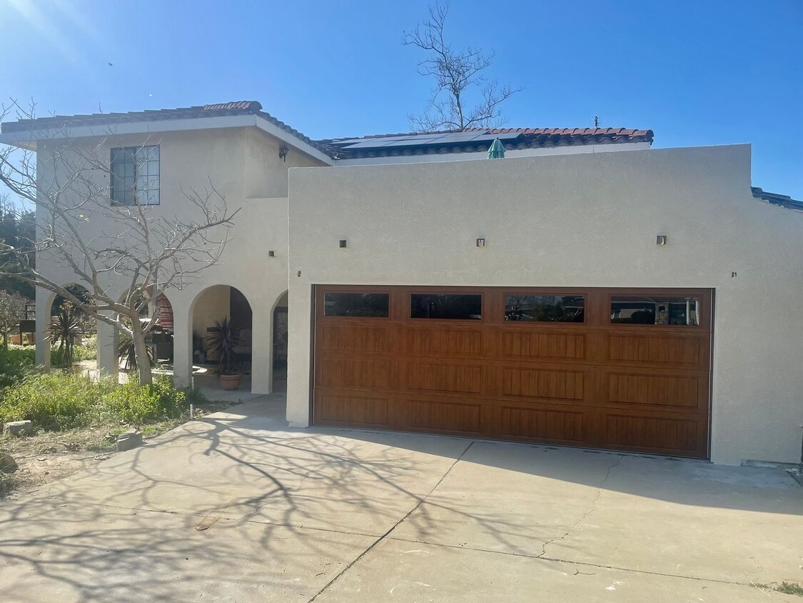 Primary Photo - Spacious 4 bedroom/ 3 bath house in Nipomo