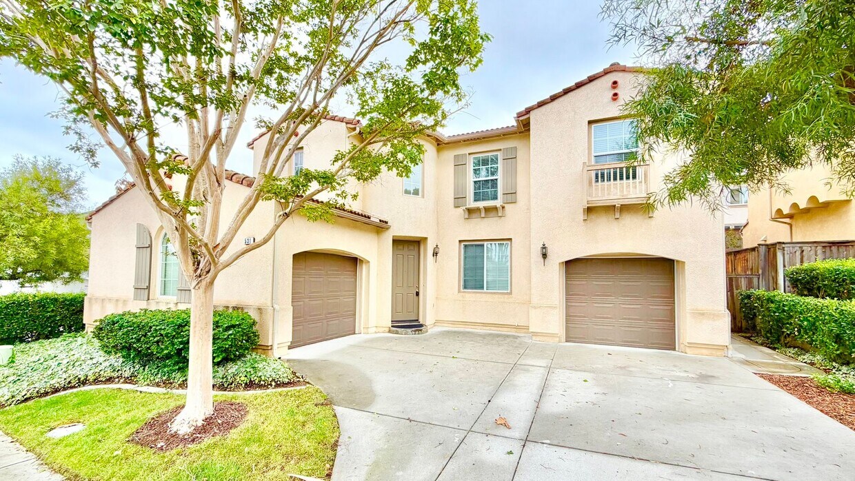 Foto principal - Beautifully Maintained & Spacious Two-Stor...