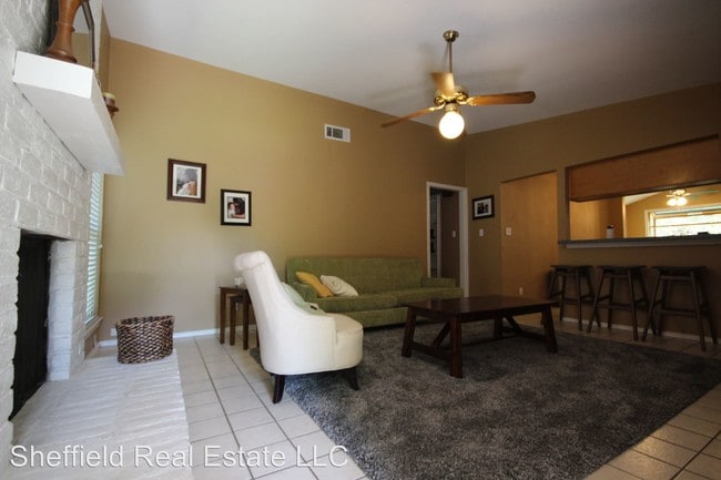 Building Photo - 11902 Broad Oaks Dr