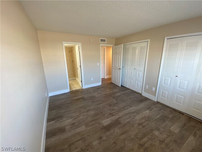 Building Photo - 1502 Edgewater Cir