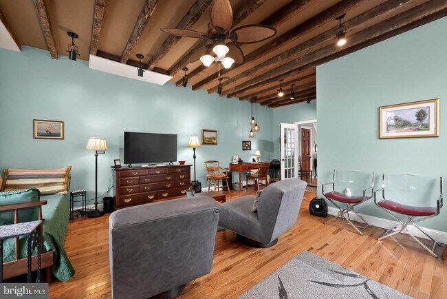 Foto del edificio - 2100 E Dauphin St