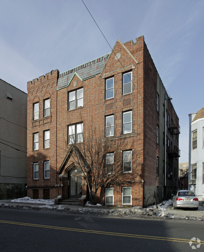 Primary Photo - 103-105 Tonnele Ave