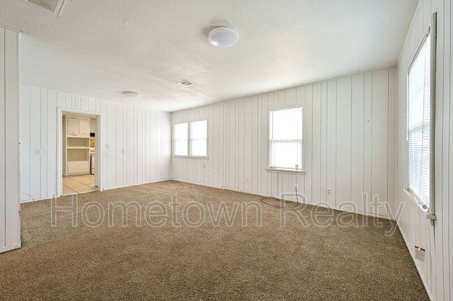 Photo - 2604 NE 21st St House