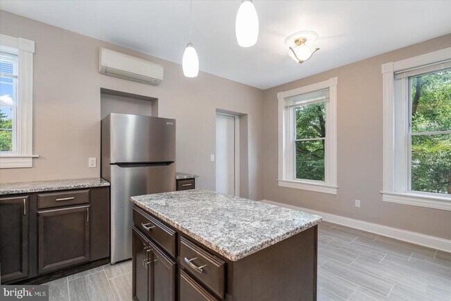 Foto del edificio - 2846 N Calvert St