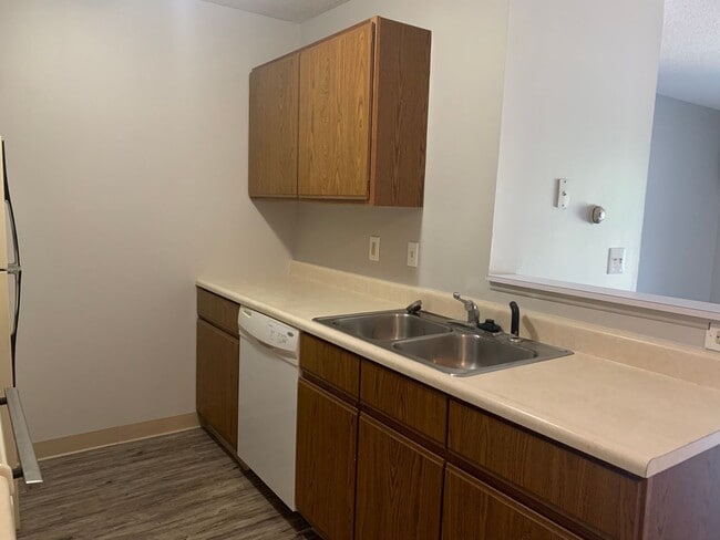 Foto del edificio - Spacious Two Bedroom Apartment in Sparta!