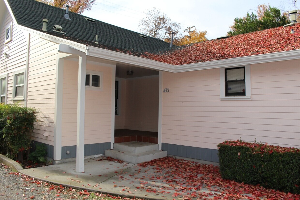 Primary Photo - 417-421 Normal Ave