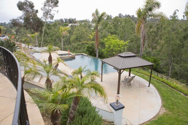 Building Photo - 15312 Las Planideras