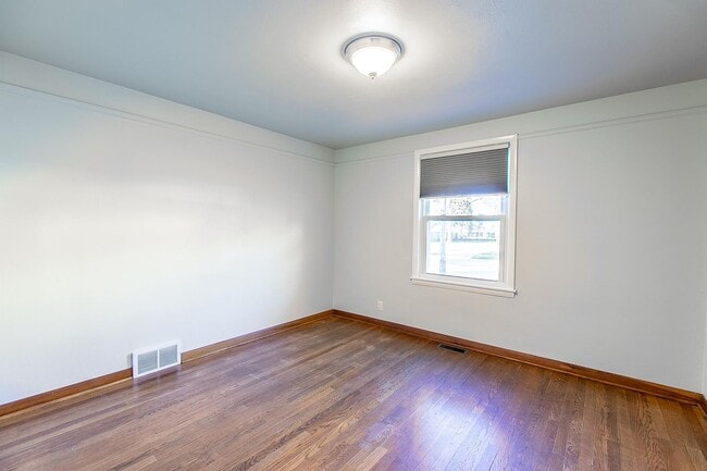 Building Photo - 1705 31st St