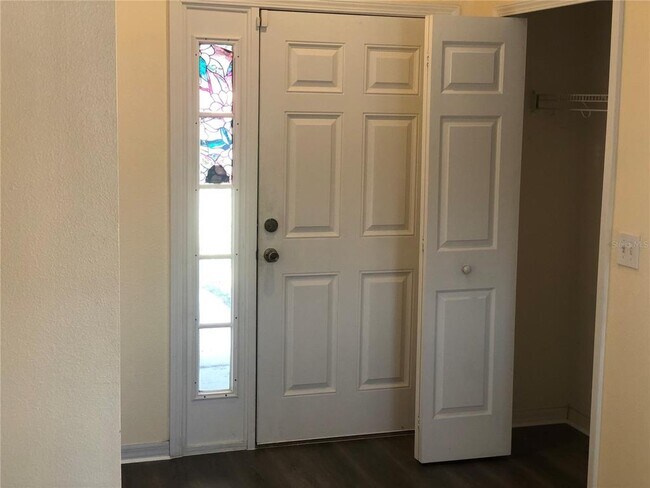 Foto del edificio - 10508 Lakeside Vista Dr