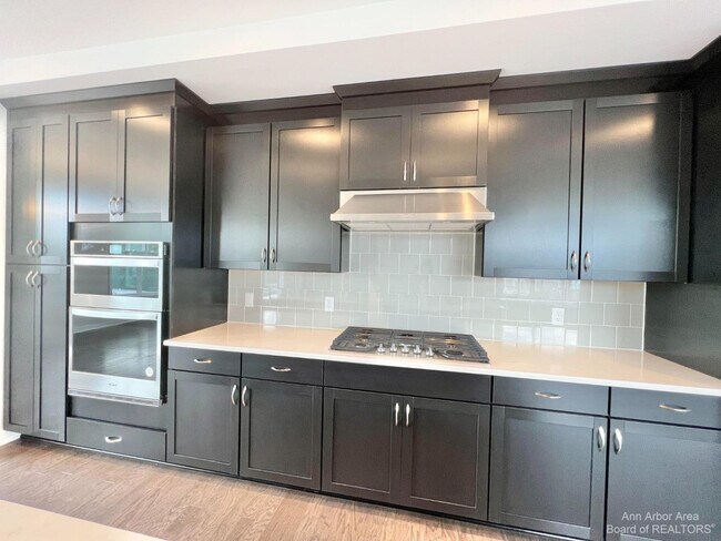Foto del edificio - 2875 Rayfield Ave