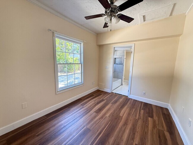 Photo - 3/2 Cottage Available! No deposit if qualified! House