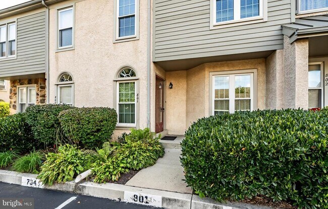 Foto del edificio - 801 Winchester Ct