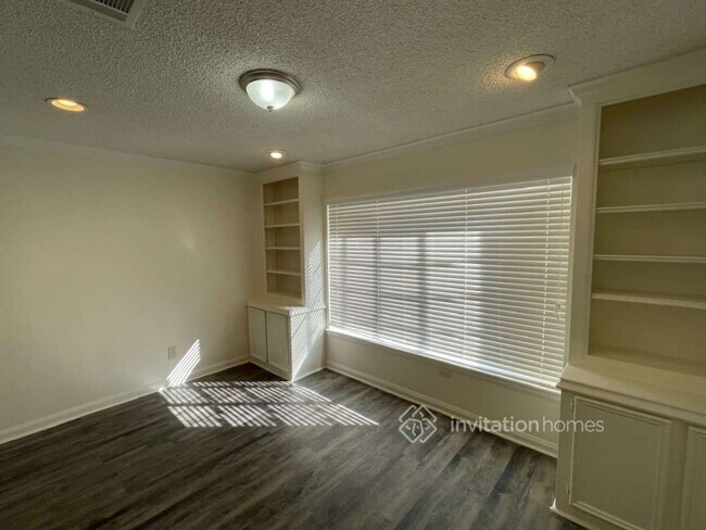 Building Photo - 5602 Pebble Springs Dr