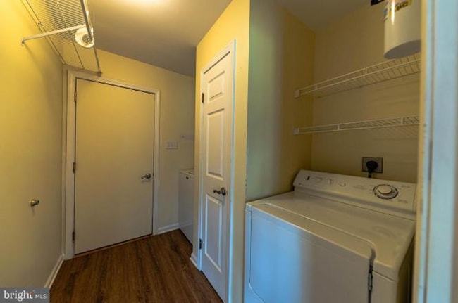 Building Photo - 305 S Winding Brooke Dr