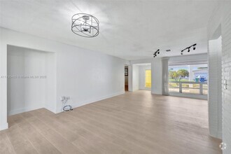 Building Photo - 9121 SW 54th Pl