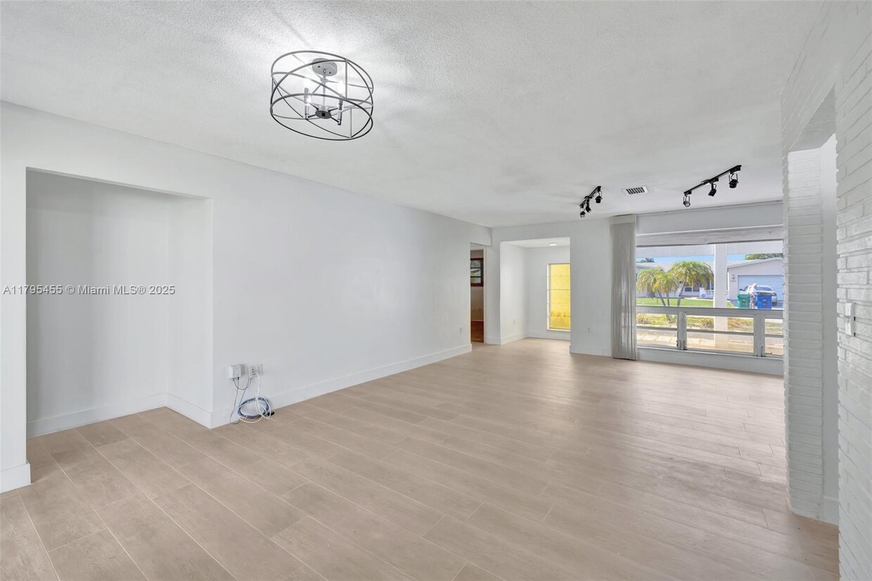 Primary Photo - 9121 SW 54th Pl