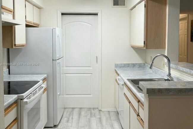 Foto del edificio - 2420 NW 33rd St