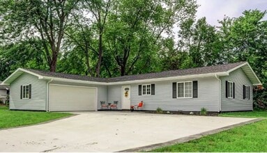 Building Photo - 1901 Barberry Dr