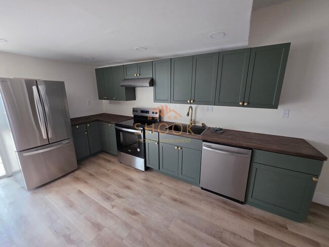 Foto del edificio - COMPLETELY RENOVATED 3 BR HOME