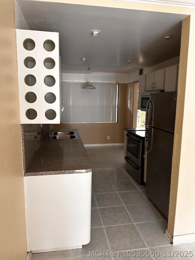 Building Photo - 8450 Lagos De Campo Blvd