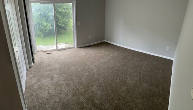 Building Photo - 3 Bed 3 Bath Updated Townhouse In Marietta