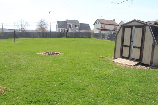 Building Photo - 2 Bedroom 1 Bath 2 Story House in Wellsville