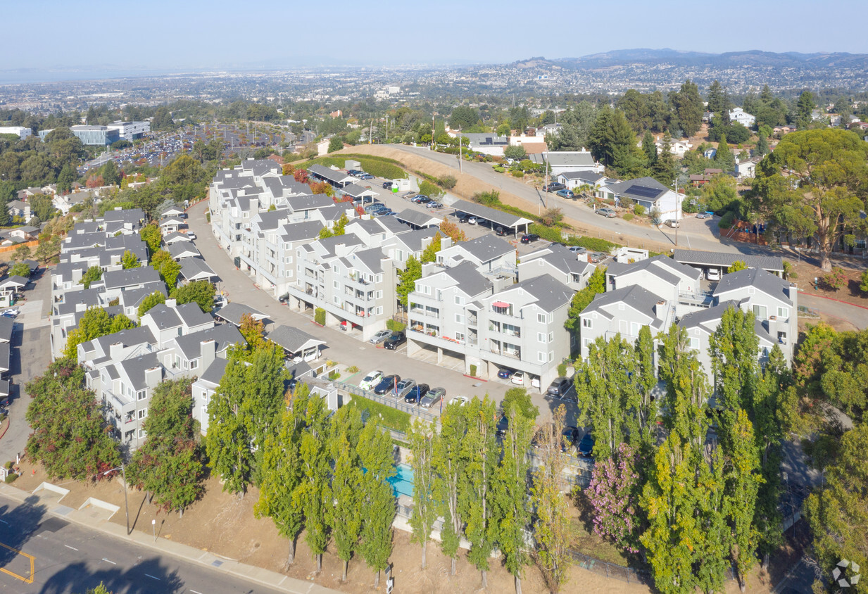 Hillcrest... un hermoso hogar en las colinas de Hayward. - Hillcrest Apartment Homes