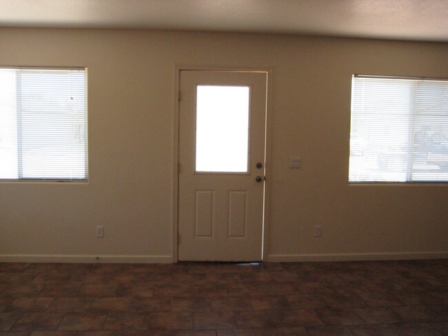 Foto del edificio - 2148 N Coronado Frontage Rd