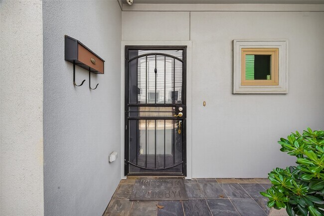 Foto del edificio - 1107 St Charles St