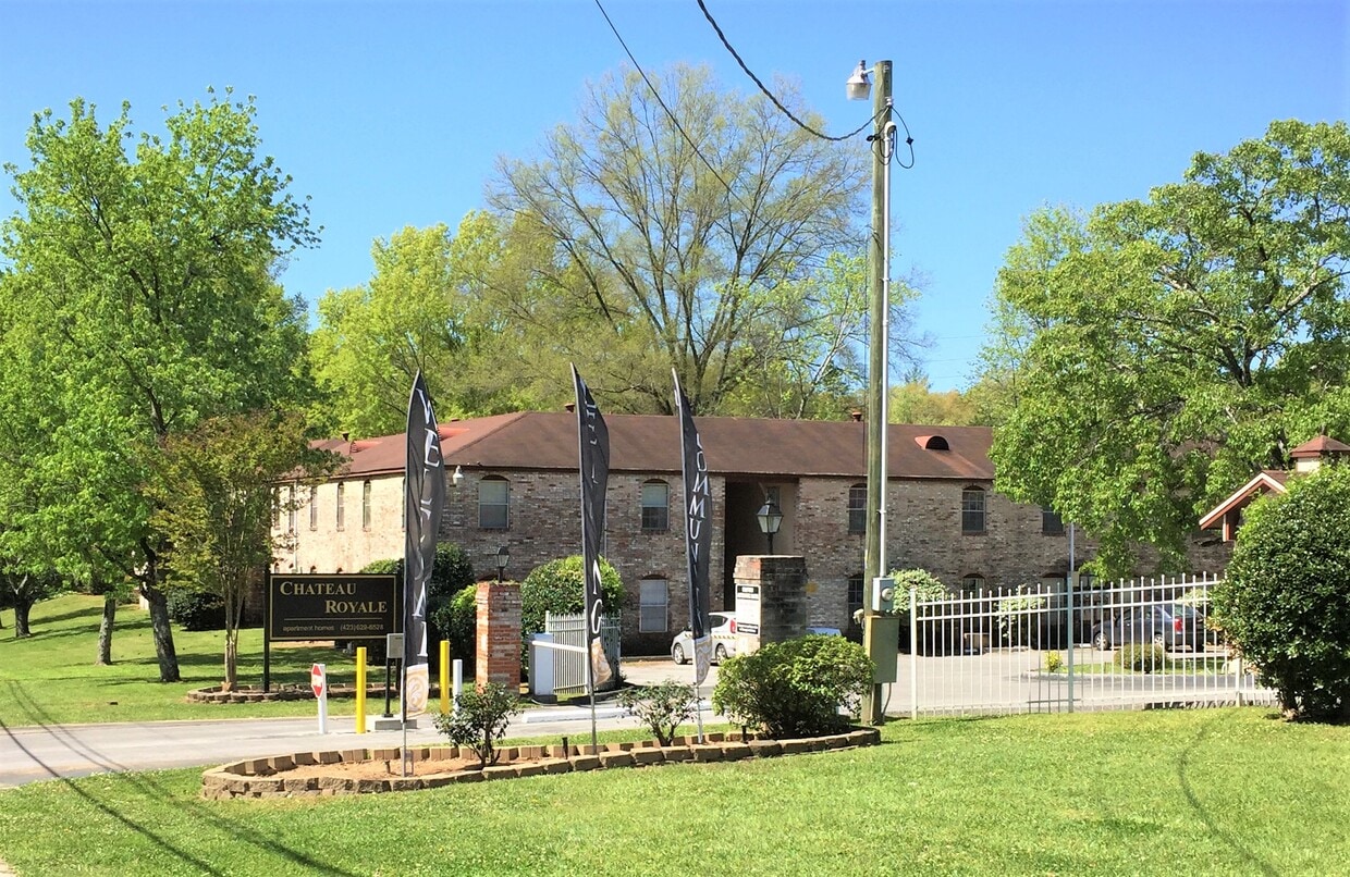 Primary Photo - Chateau Royale West