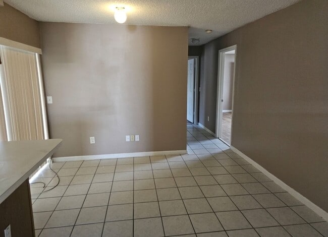 Building Photo - NICE!   LARGE 4 BEDROOM / 2 BATH / 2 CAR G...