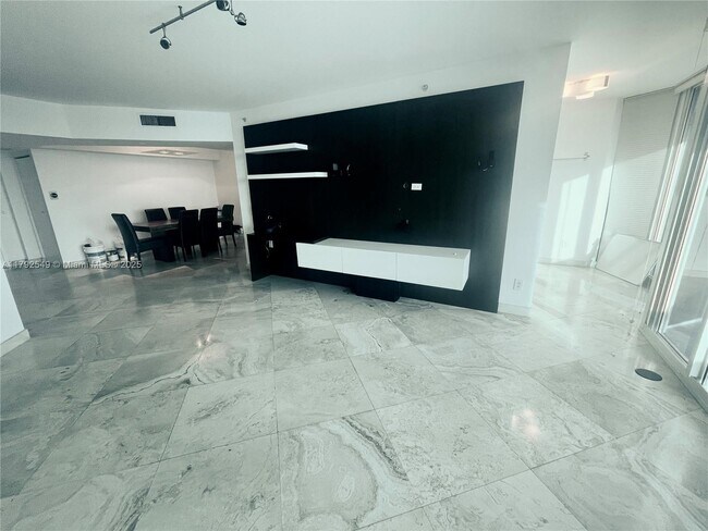 Foto del edificio - 21205 Yacht Club Dr