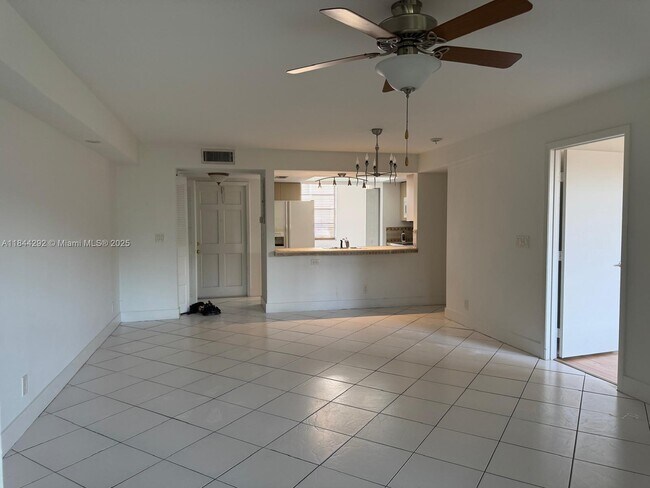 Foto del edificio - 1040 NW 80th Ave
