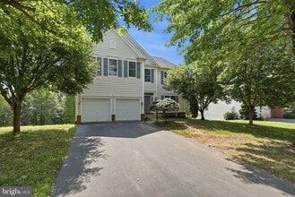 Building Photo - 9549 Mountwood Dr