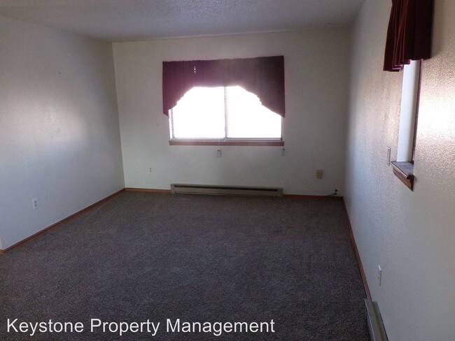 Building Photo - 390 E Stardust Dr