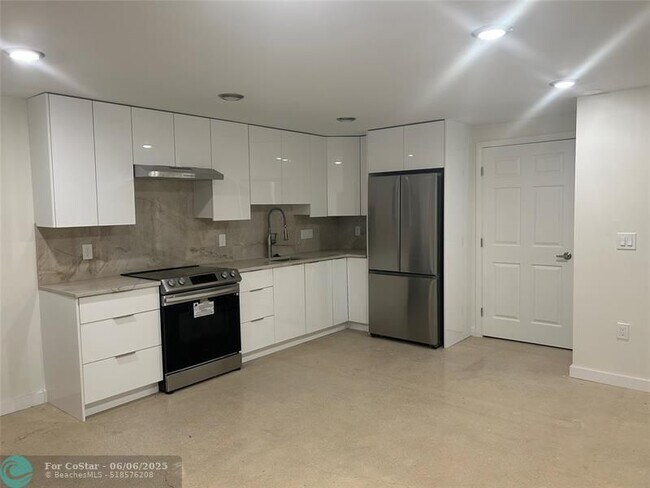 Foto del edificio - 2865 SW 16th St