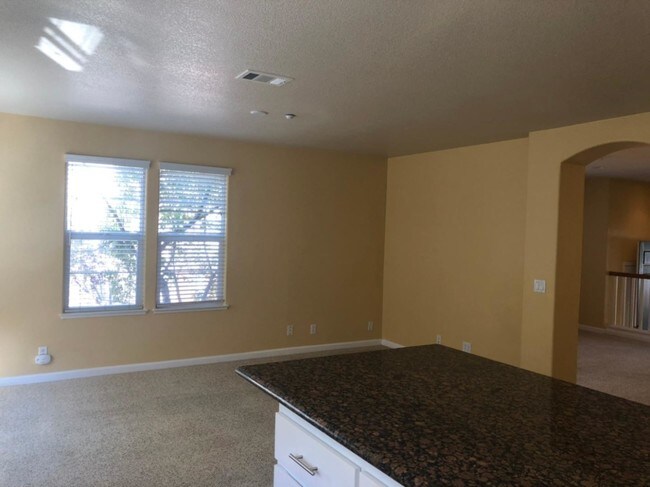 Building Photo - 353 Vista Roma Way