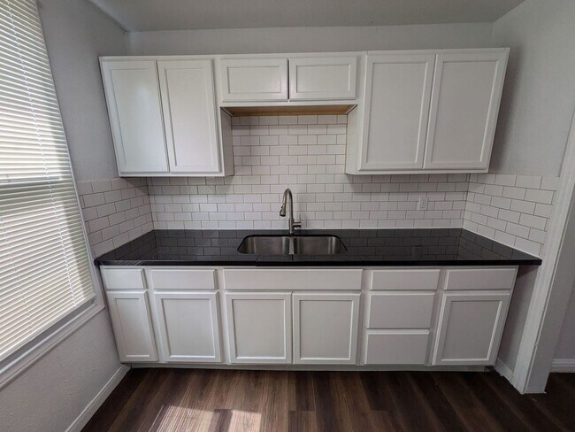 Foto del edificio - 4770 Galveston St