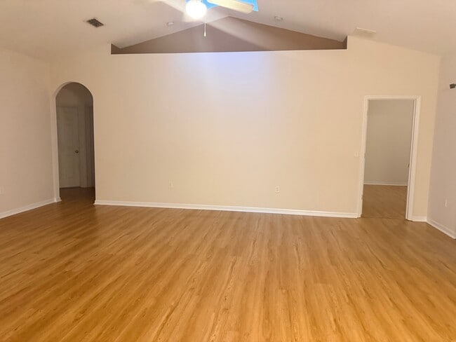 Building Photo - 1804 SW 65th Dr