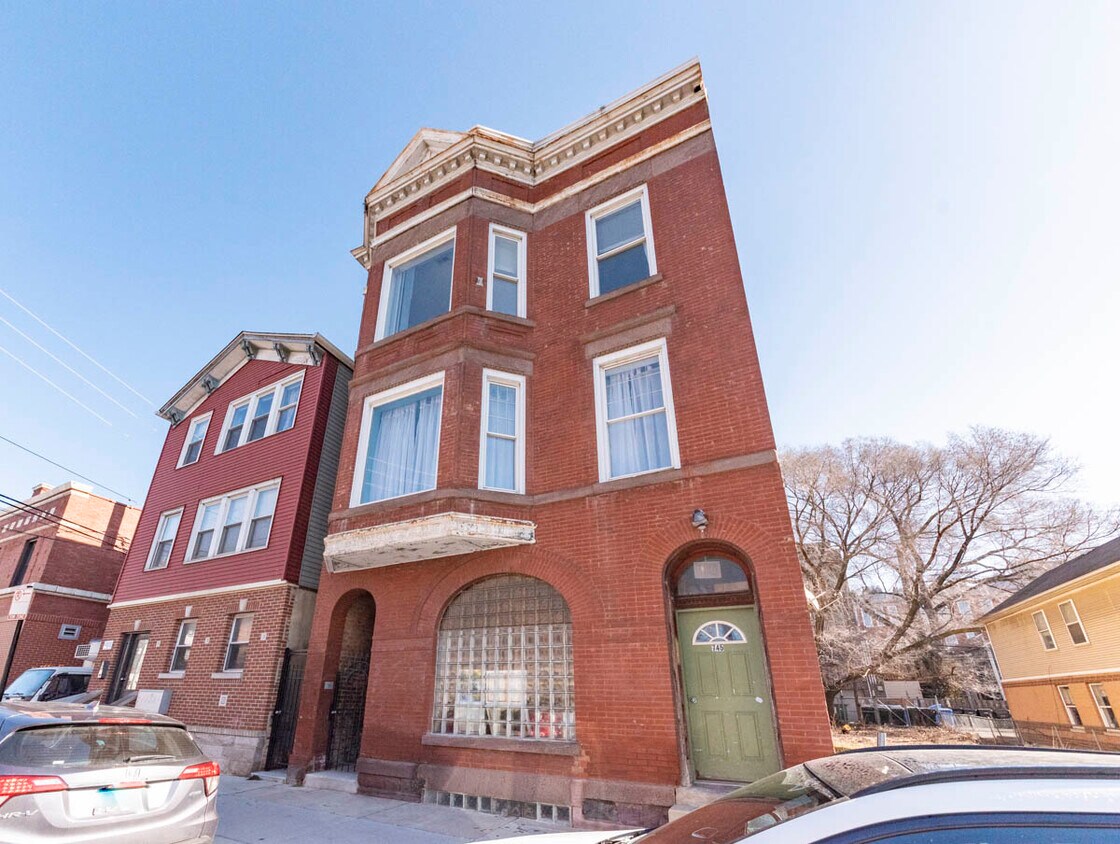 Primary Photo - 745 N Noble St