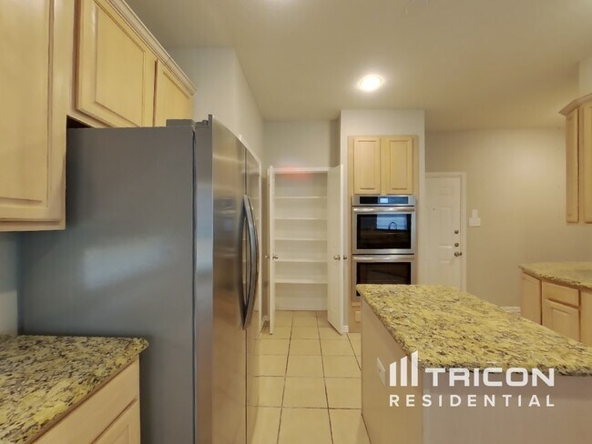 Foto del edificio - 8128 Mt Shasta Cir