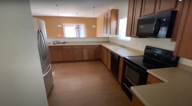 Foto del edificio - Room in Single Family Home on Genlee Dr