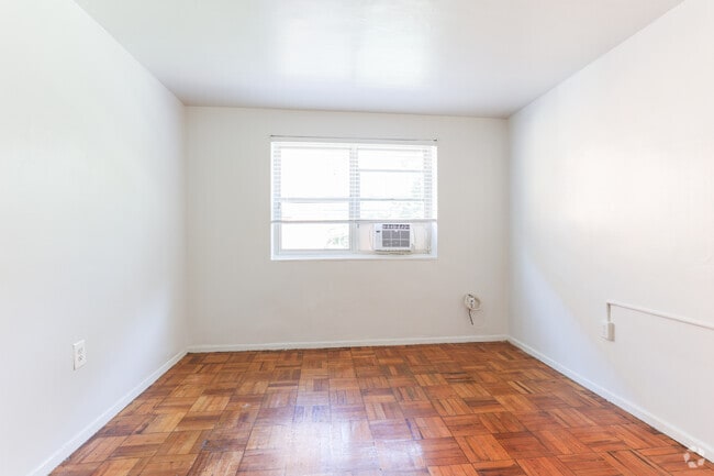 2BR, 1BA - 761 SF - Northwood Gardens Apartments