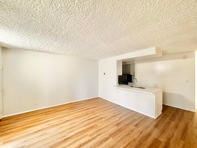 Foto del edificio - 17821 Sherman Way