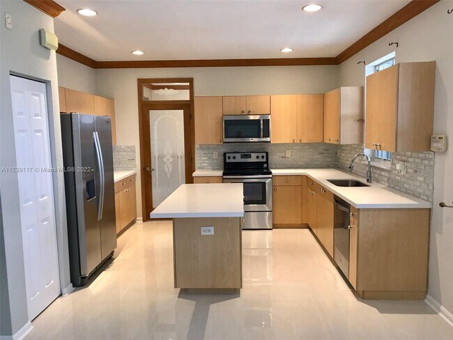 Building Photo - 990 Lavender Cir